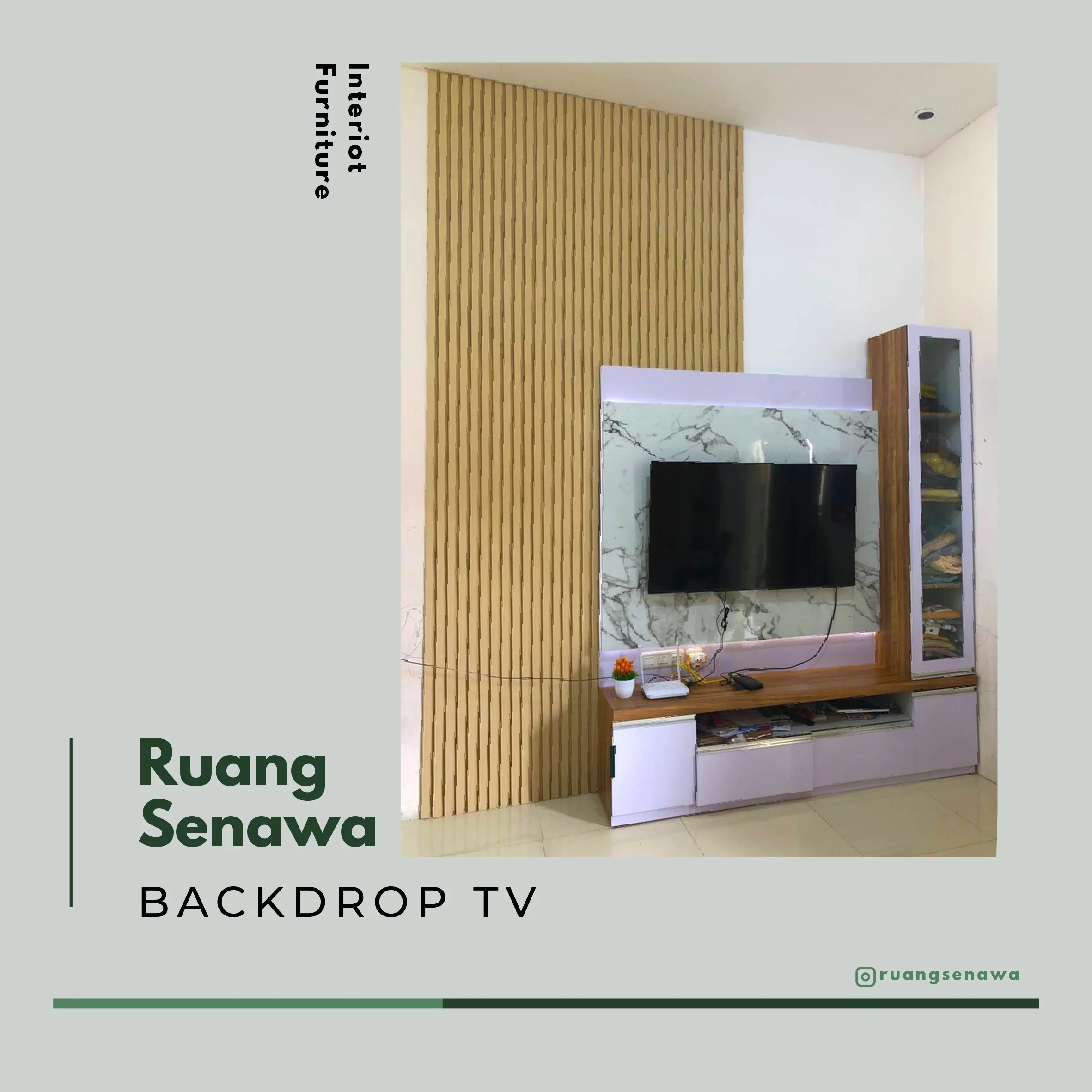 Backdrop TV White Marble & Glass Display — Kisi kayu dipadu panel marmer putih & lemari kaca display barang Kota Palu Ruang Senawa